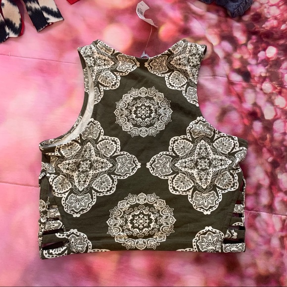Army Green Paisley Crop Top - Picture 4 of 5